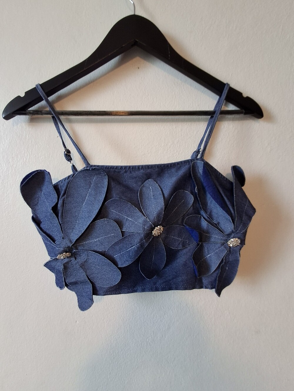 Blue Floral Appliqué Spaghetti Strap Crop Top